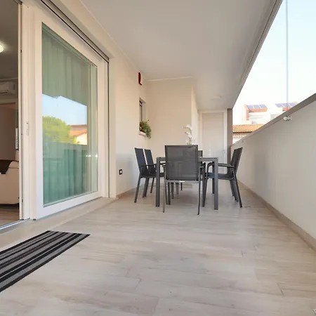 Magica Immobiliare, Vi 1b
